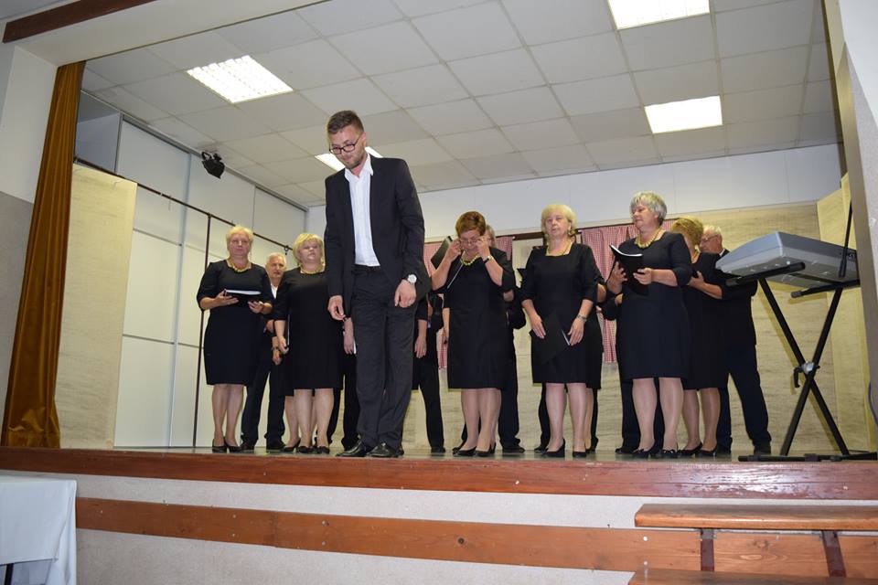 32367772_2040532382878960_8648454994581782528_n